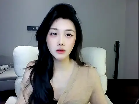 Snapshot of SylvieMaya chatting on June 7, 2026, 5:07 pm SylvieMaya online show from June 7, 2026, 5:07 pm