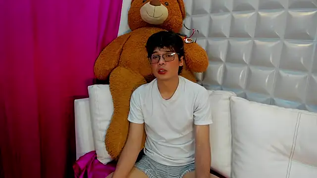 Snapshot of maximo_2019 chatting on July 6, 2026, 7:05 pm maximo 2019 online show from July 6, 2026, 7:05 pm
