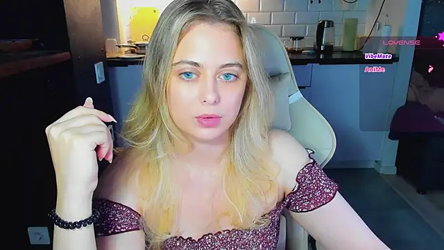 blonde kellyy online show from August 7, 2026, 2:39 am