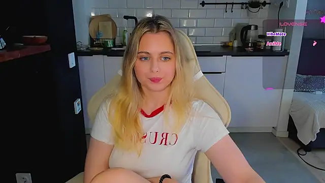 Snapshot of blonde_kellyy chatting on June 10, 2026, 5:52 am blonde kellyy online show from June 10, 2026, 5:52 am
