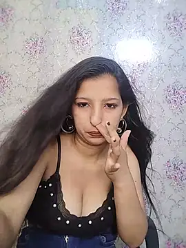Queen Rosyy online show from June 18, 2026, 3:49 am