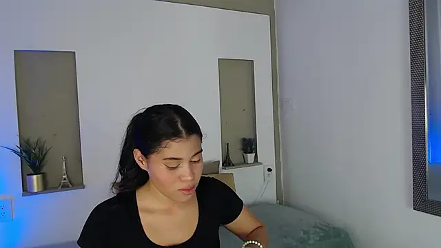 Snapshot of Kitty_Desire2 chatting on June 12, 2026, 12:58 pm Kitty Desire2 online show from June 12, 2026, 12:58 pm