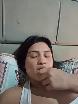 Snapshot of Milabri chatting on June 14, 2026, 4:14 am Milabri online show from June 14, 2026, 4:14 am