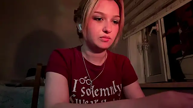 CloudyFoxy online show from June 9, 2026, 7:48 pm