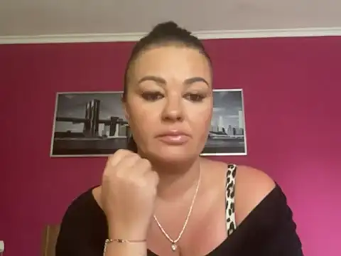 Snapshot of SecretLia69 chatting on June 11, 2026, 6:43 am SecretLia69 online show from June 11, 2026, 6:43 am