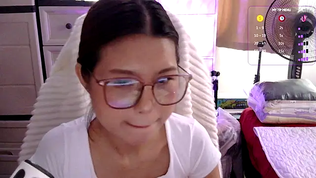 Snapshot of urgrl_portia chatting on July 24, 2026, 9:49 am urgrl portia online show from July 24, 2026, 9:49 am
