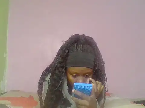 Snapshot of cute_bee chatting on June 30, 2026, 2:22 am cute bee online show from June 30, 2026, 2:22 am