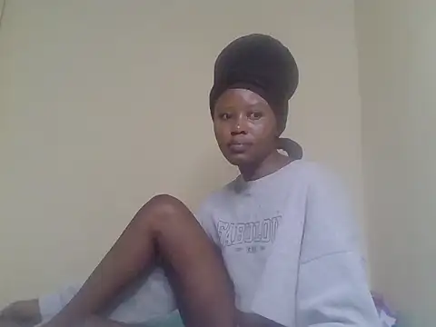 Snapshot of cute_bee chatting on July 13, 2026, 11:48 pm cute bee online show from July 13, 2026, 11:48 pm