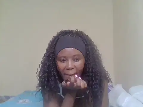 Snapshot of cute_bee chatting on July 21, 2026, 10:44 pm cute bee online show from July 21, 2026, 10:44 pm