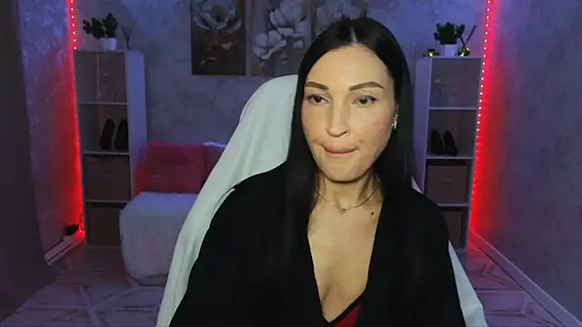NikoleMills online show from July 18, 2026, 6:00 am