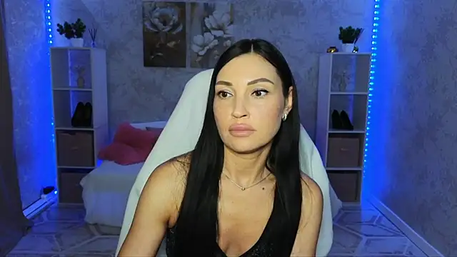 NikoleMills online show from July 28, 2026, 2:35 pm