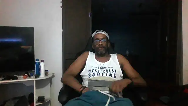 Snapshot of WildCravings chatting on June 10, 2026, 8:37 am WildCravings online show from June 10, 2026, 8:37 am