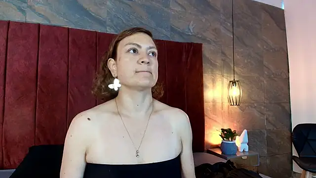 Snapshot of Hinata_Moon chatting on July 21, 2026, 12:39 pm Hinata Moon online show from July 21, 2026, 12:39 pm