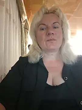VikaRaine555 online show from July 5, 2026, 8:37 pm