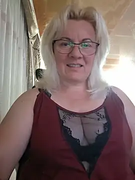 VikaRaine555 online show from July 9, 2026, 7:24 pm