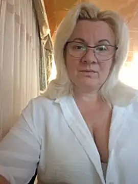 VikaRaine555 online show from July 8, 2026, 7:14 pm