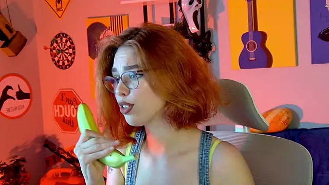 Snapshot of SeraphineDuskryn chatting on July 28, 2026, 6:20 pm SeraphineDuskryn online show from July 28, 2026, 6:20 pm