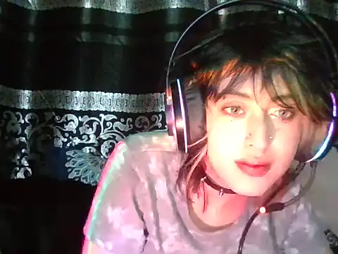 kittenpasive30 online show from June 15, 2026, 11:48 pm