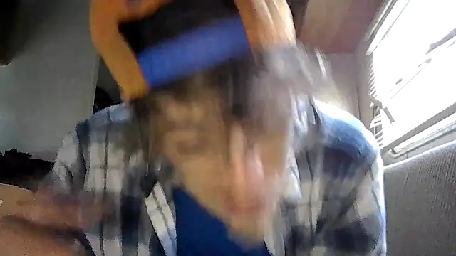 YUNG N8iV HUNG8210 online show from June 17, 2026, 2:11 am