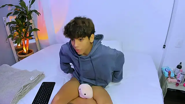 Samy Twink online show from June 25, 2026, 3:04 am