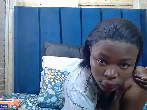Snapshot of Crazybitchxx chatting on June 12, 2026, 12:14 pm Crazybitchxx online show from June 12, 2026, 12:14 pm