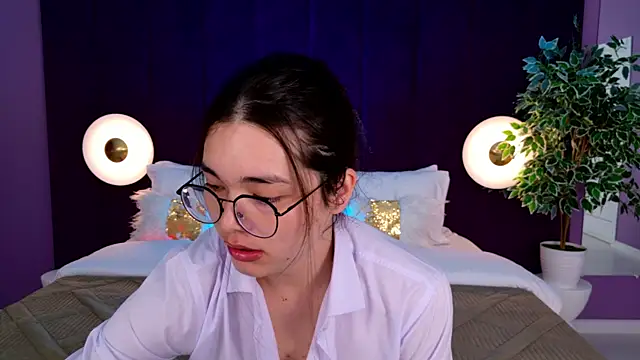 Snapshot of MaddieMeyer chatting on July 16, 2026, 3:47 am MaddieMeyer online show from July 16, 2026, 3:47 am