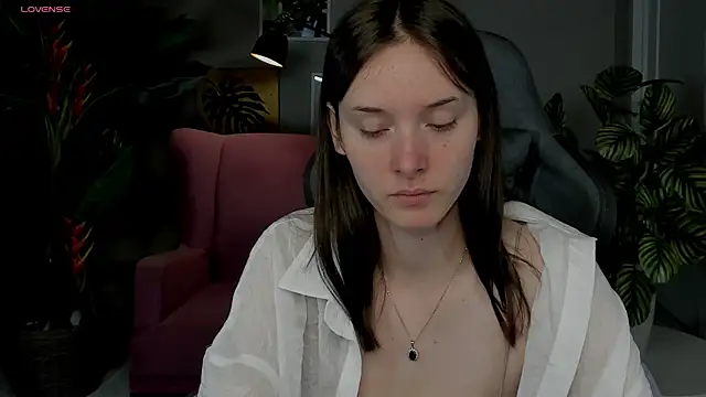 Snapshot of Eva_Leeee chatting on August 6, 2026, 5:02 am Eva Leeee online show from August 6, 2026, 5:02 am