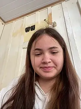Snapshot of bella__hott chatting on July 28, 2026, 11:07 am bella hott online show from July 28, 2026, 11:07 am