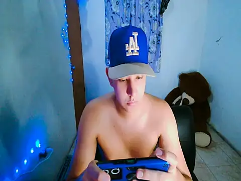 sweetboyxxx11 online show from June 20, 2026, 1:32 am