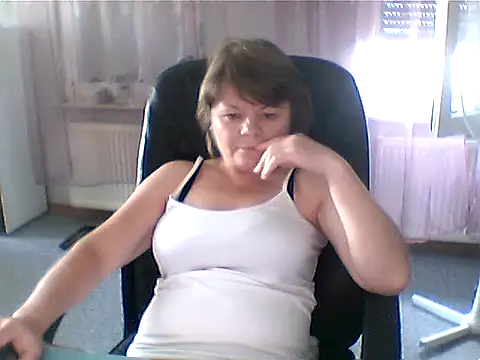 MoonLady40 online show from July 1, 2026, 2:50 pm