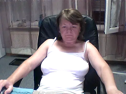 MoonLady40 online show from June 30, 2026, 10:21 pm