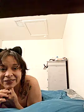 Snapshot of Joanshines chatting on July 8, 2026, 10:05 am Joanshines online show from July 8, 2026, 10:05 am