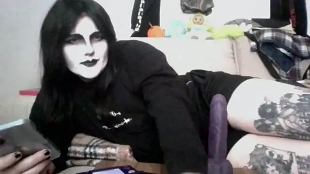 sundaygoth online show from June 18, 2026, 2:11 pm
