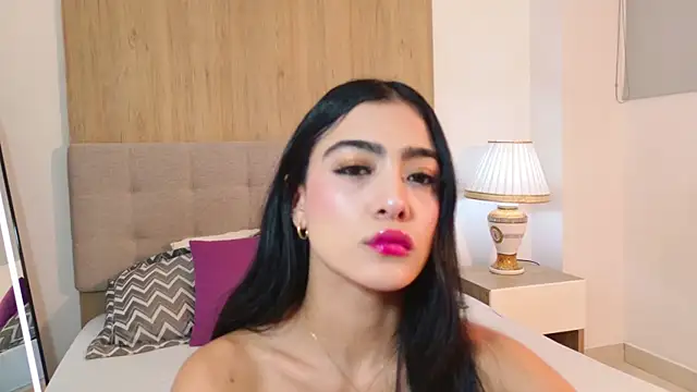 Snapshot of MaluCortes chatting on June 25, 2026, 2:22 pm MaluCortes online show from June 25, 2026, 2:22 pm