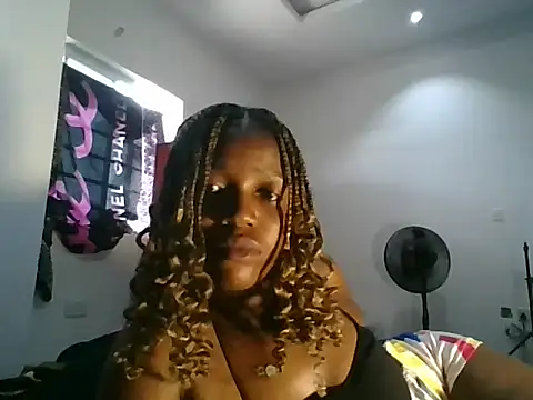 Snapshot of camillasoofine chatting on June 14, 2026, 12:17 pm camillasoofine online show from June 14, 2026, 12:17 pm