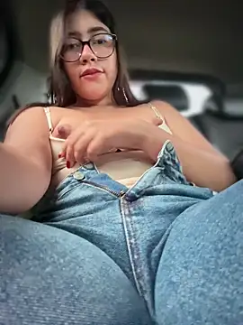 Saracalderon online show from June 17, 2026, 11:42 am