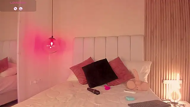 Yourliaaa online show from July 28, 2026, 4:31 am