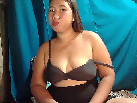 Islandbabe22 online show from July 4, 2026, 1:37 pm