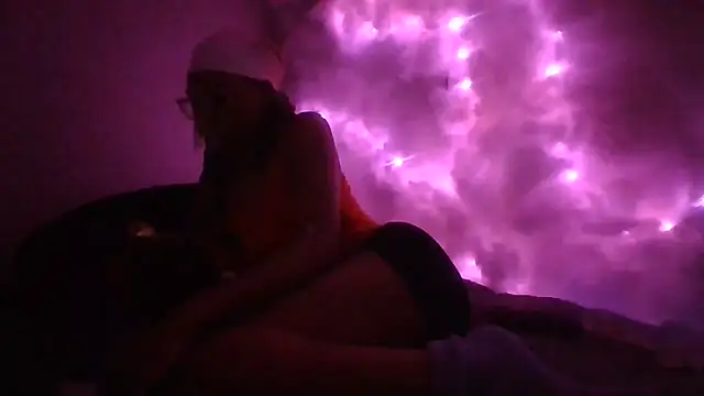 Opal Rainbow online show from November 22, 2025, 2:32 am