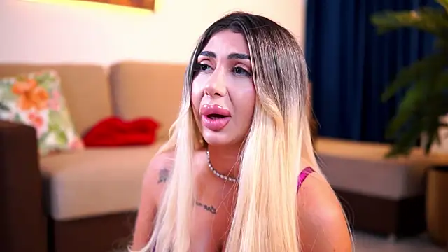 Snapshot of LucyyRosse chatting on August 2, 2026, 8:23 am LucyyRosse online show from August 2, 2026, 8:23 am