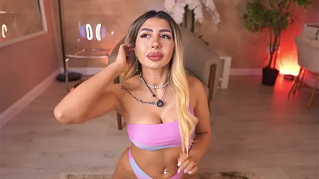 Snapshot of LucyyRosse chatting on June 27, 2026, 8:31 am LucyyRosse online show from June 27, 2026, 8:31 am