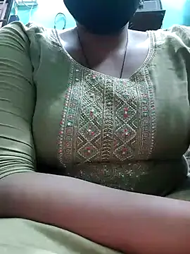 Snapshot of Hot_Darling001 chatting on June 18, 2026, 9:25 am Hot Darling001 online show from June 18, 2026, 9:25 am