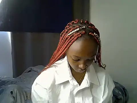 Petiteliz online show from June 16, 2026, 8:03 am