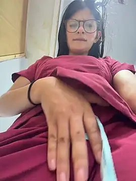 Mia Alanna online show from July 28, 2026, 8:52 pm