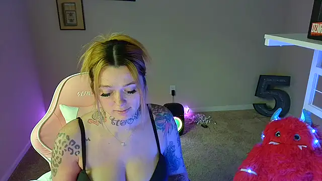 karmathevixen online show from July 7, 2026, 6:22 pm