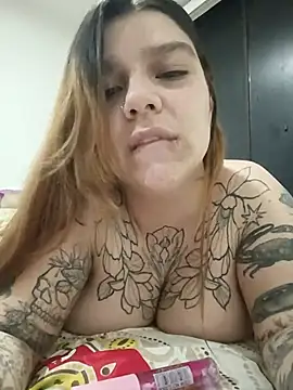 Snapshot of Julieta_01 chatting on June 24, 2026, 5:06 am Julieta 01 online show from June 24, 2026, 5:06 am