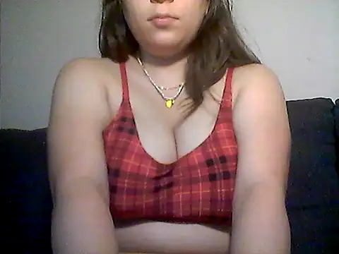 Snapshot of PimientaLimon chatting on July 4, 2026, 6:42 am PimientaLimon online show from July 4, 2026, 6:42 am