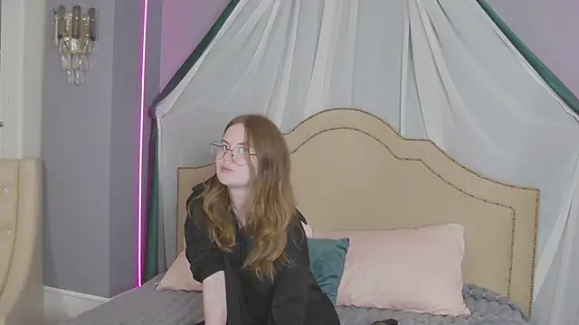Snapshot of ClaireFlowers chatting on August 1, 2026, 2:48 pm ClaireFlowers online show from August 1, 2026, 2:48 pm