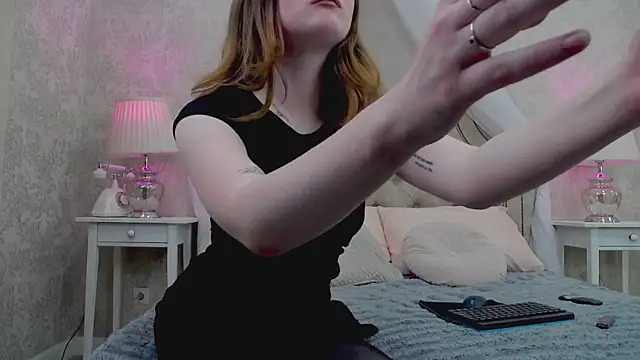 Snapshot of ClaireFlowers chatting on June 28, 2026, 1:39 pm ClaireFlowers online show from June 28, 2026, 1:39 pm