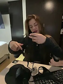 Snapshot of vivian_segreti chatting on July 17, 2026, 12:19 am vivian segreti online show from July 17, 2026, 12:19 am